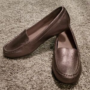- Women's slip on shoes, Vionic, rose gold. Like New!